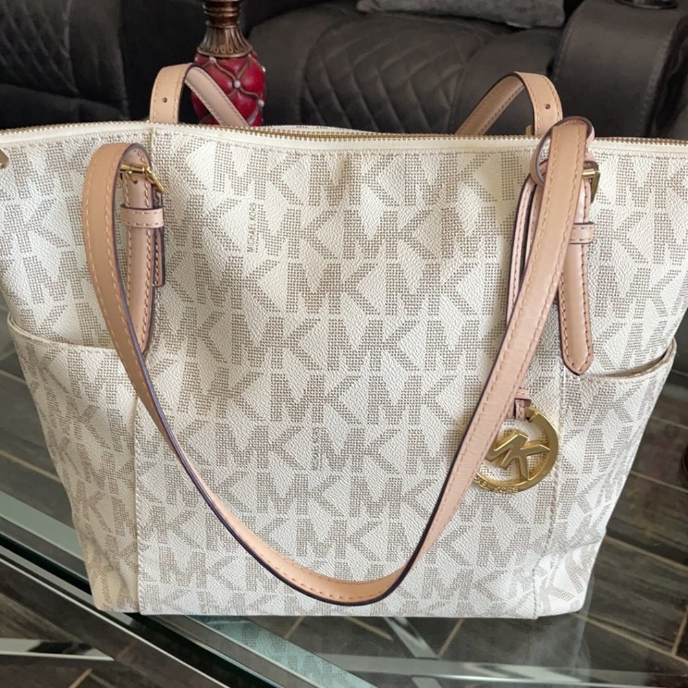 medium Michael Kors vanilla hang bag